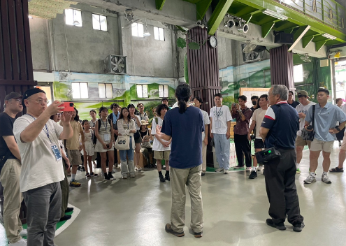 Principal Yan-Fang Peng of Migu School also engaged in a candid exchange with the international workshop attendees, sharing insights into the regeneration of the old rice granary space.