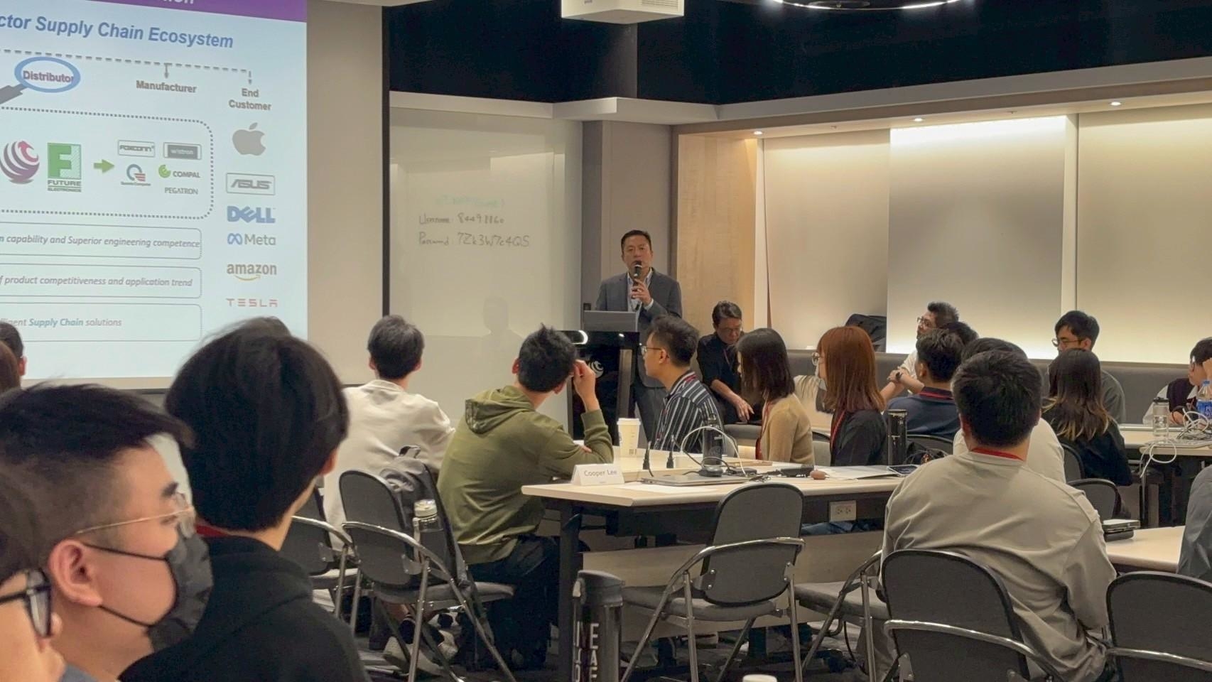活動安排文曄科技主管進行產業趨勢與職涯經驗分享，深入說明科技業常見職位的核心能力與成長路徑。