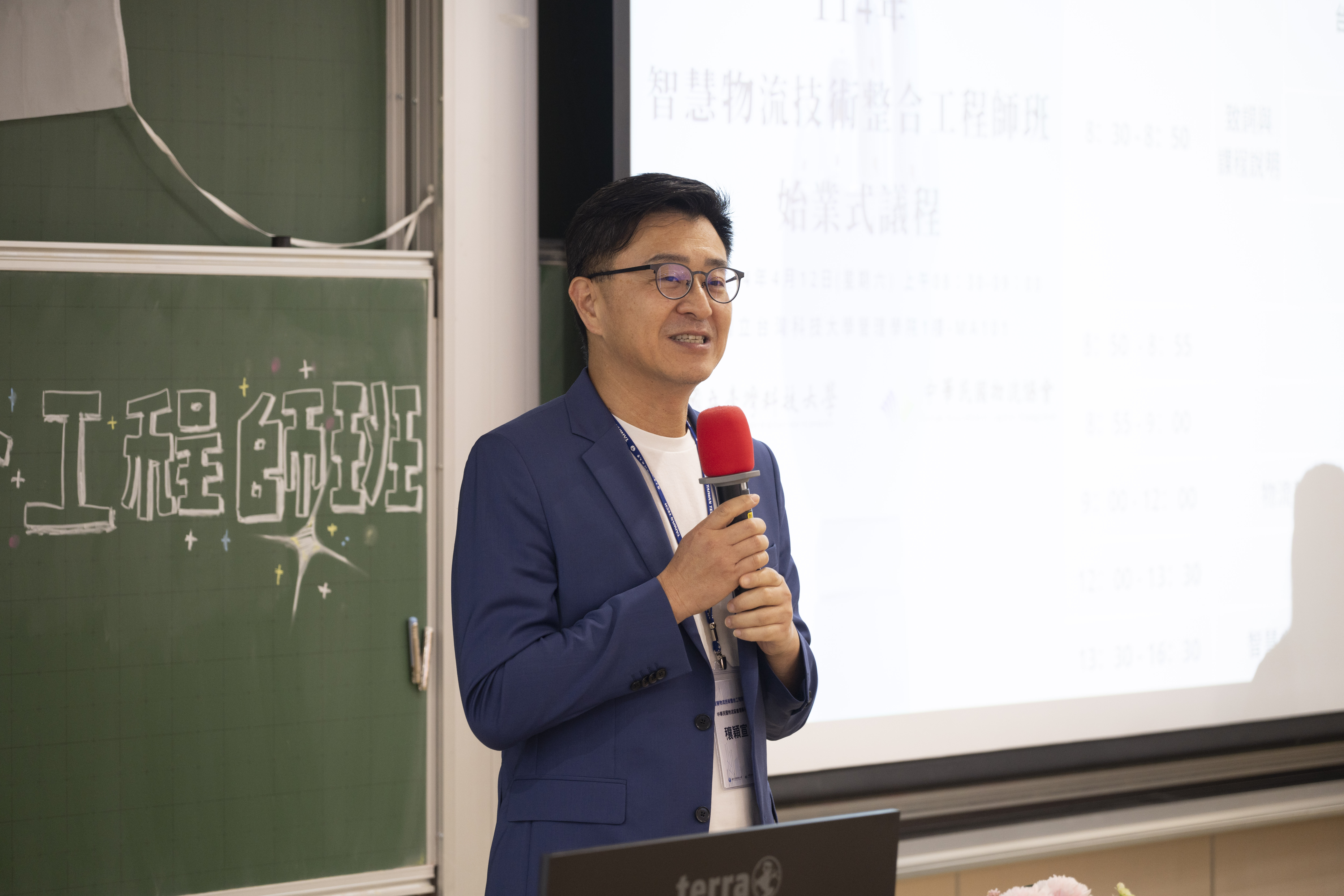 中華民國物流協會理事長穰穎宣致詞。