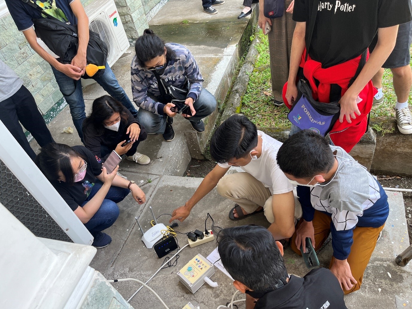 臺科大師生組成國際團隊赴越南裝設空汙監控。