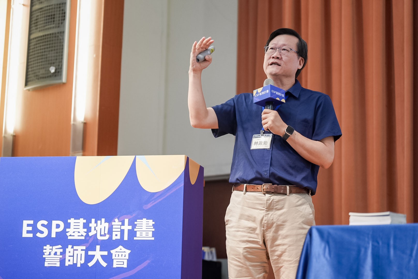 中區工作圈成員、中臺科大學務長林政勳分享醫療放射領域面對外籍人士增加的趨勢下,第一線人才所需的職場英語溝通能力,並期盼透過工作圈串聯各地技專校院醫護專業英語教學能量。