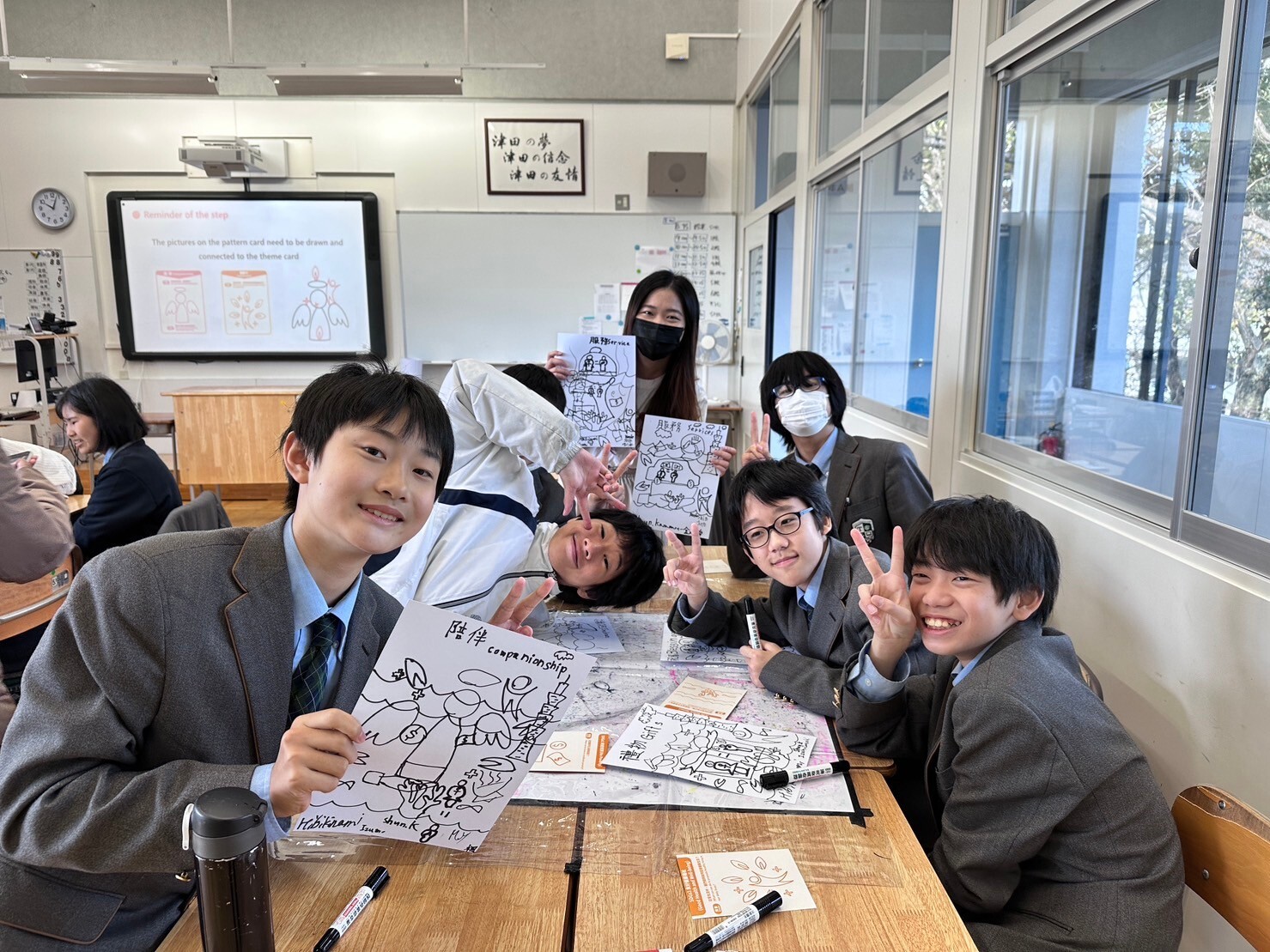 Joining hands with students from Tsuda Academy to engage in the SDGs Drawing Activity.