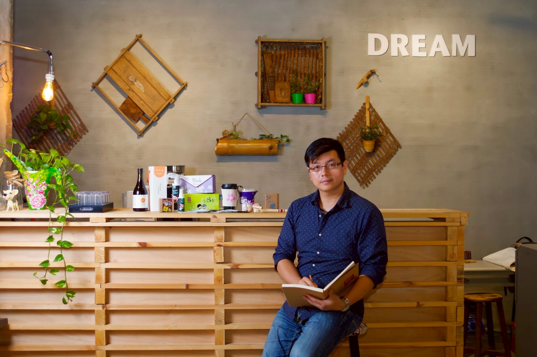 黃瑞仁毅然決然放棄高薪的台積電研發工程師工作，決定創業投身影音文創。