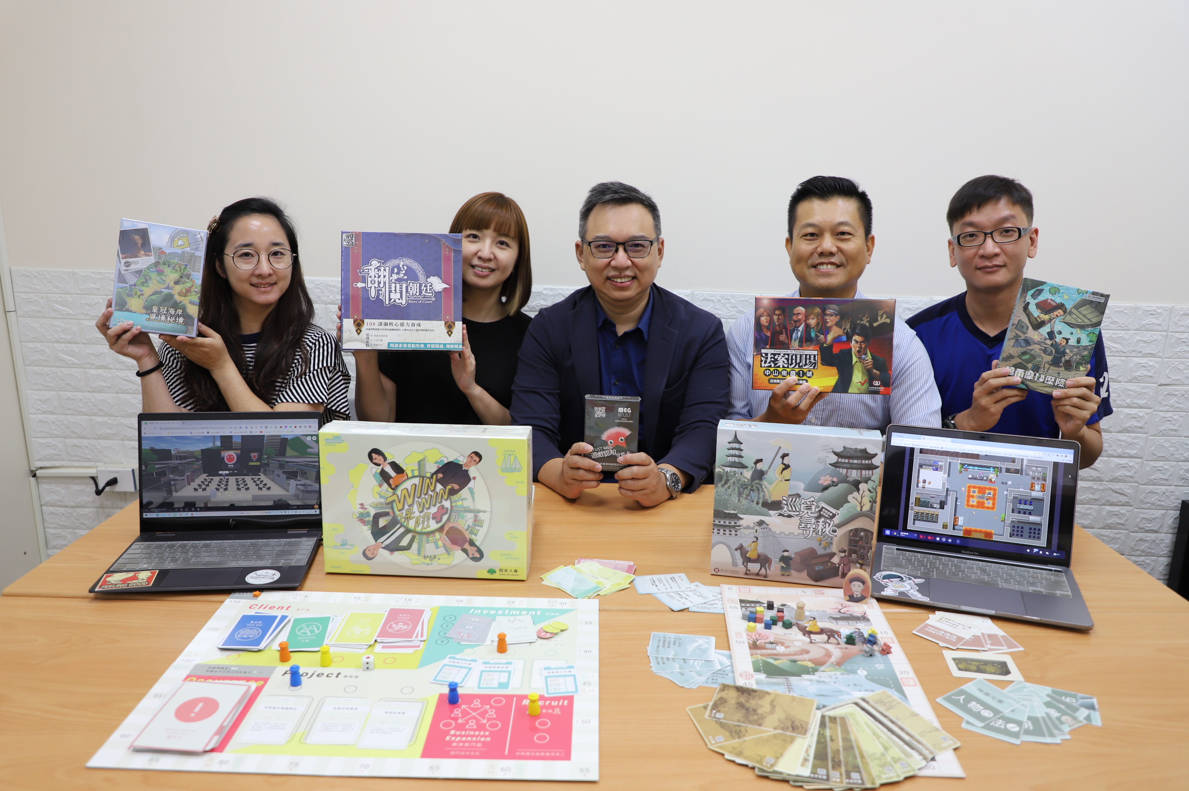 在遊戲中學習!臺科大侯惠澤教授團隊將遊戲學習應用在教育現場,除了發展桌遊,近期更開發一系列線上決策遊戲,大獲企業好評。