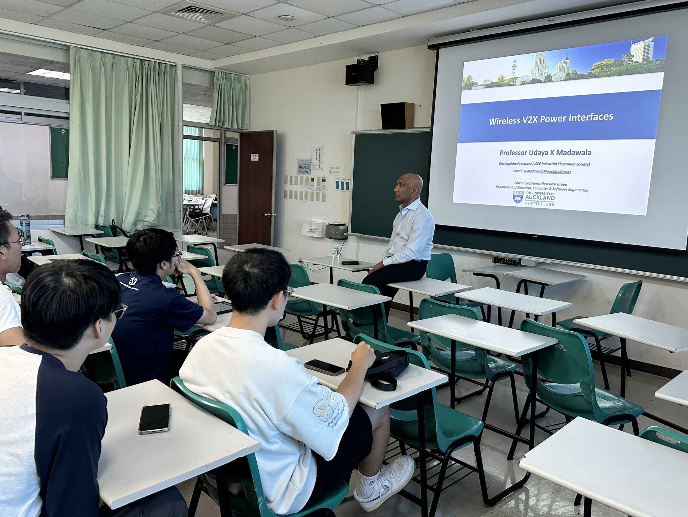 今年泰達國際生碩士學位學程計畫共錄取來自泰國朱拉隆功大學、清邁大學及國王科技大學等知名學府的18位學生，分別就讀臺科大能源永續科技及人工智慧跨領域研究所，藉由全英語課程與國際化研究環境，在台灣不斷累積專業實力與跨文化合作經驗。