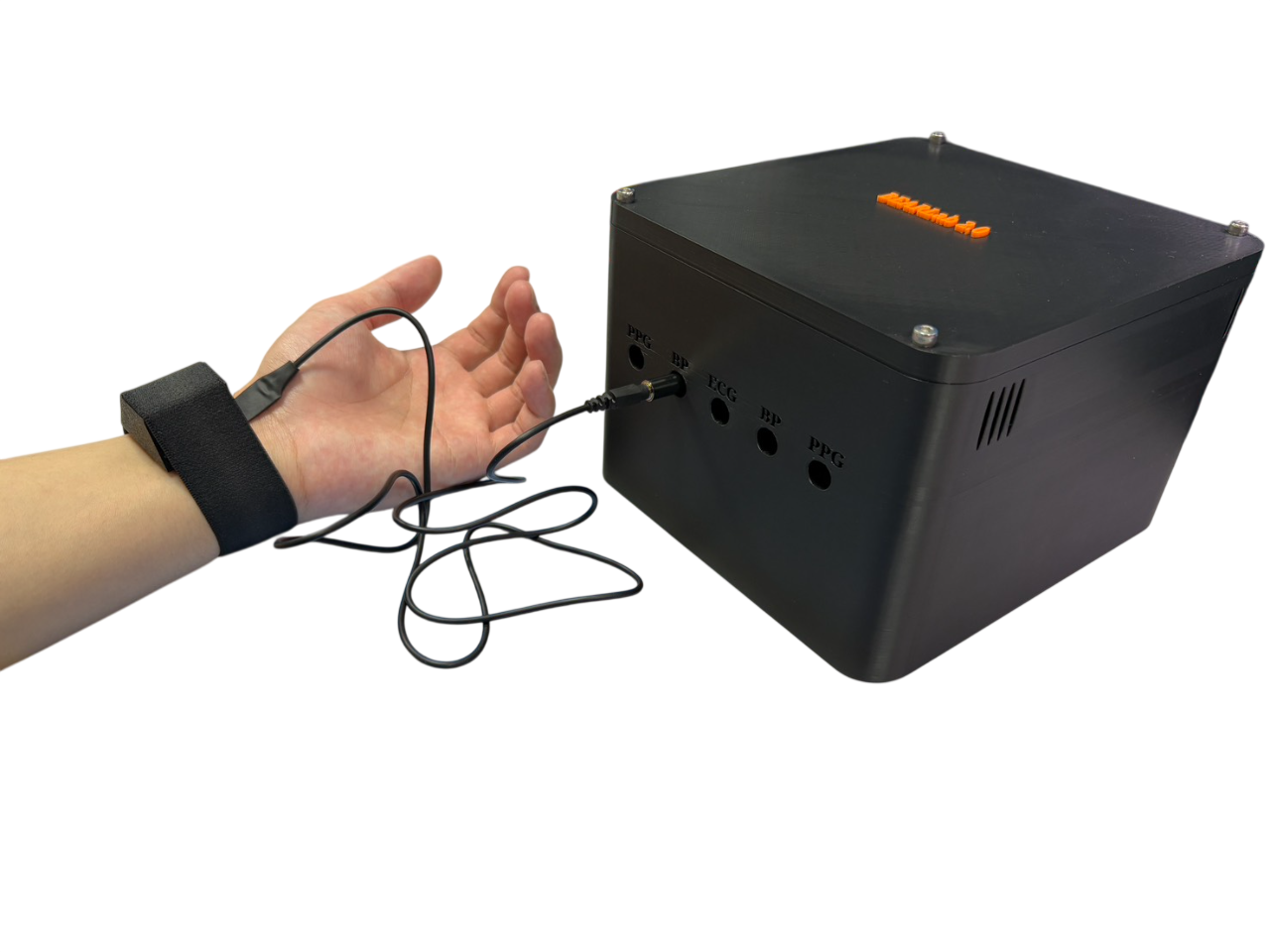 在硬體方面，團隊推出BEARLab 2.0版本，兼顧美觀、便利性與可靠度。