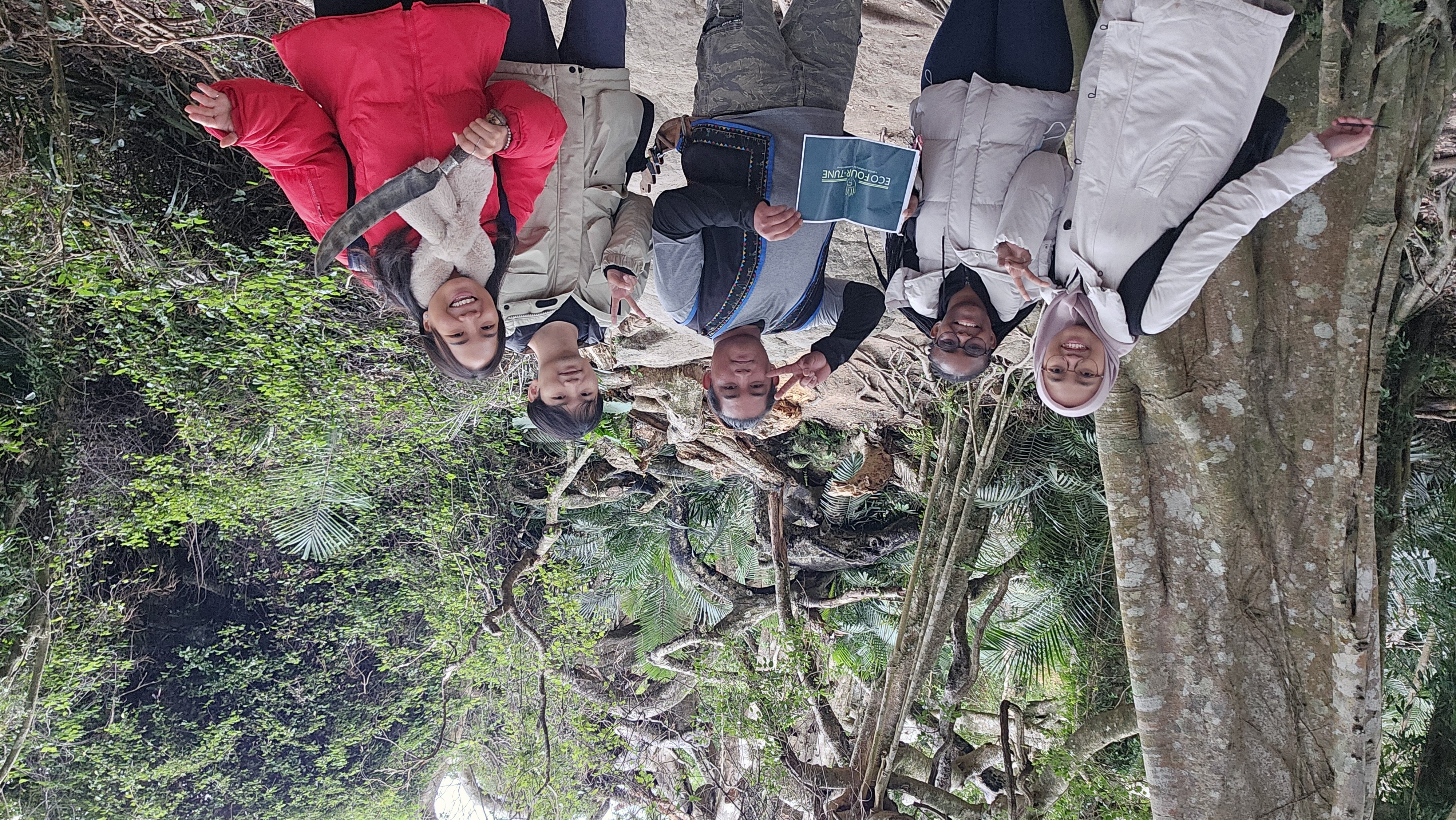 臺科大學生團隊「ECO 4TUNE」在台東鸞山森林文化博物館布農族嚮導的帶領下深入了解台灣原住民的文化。