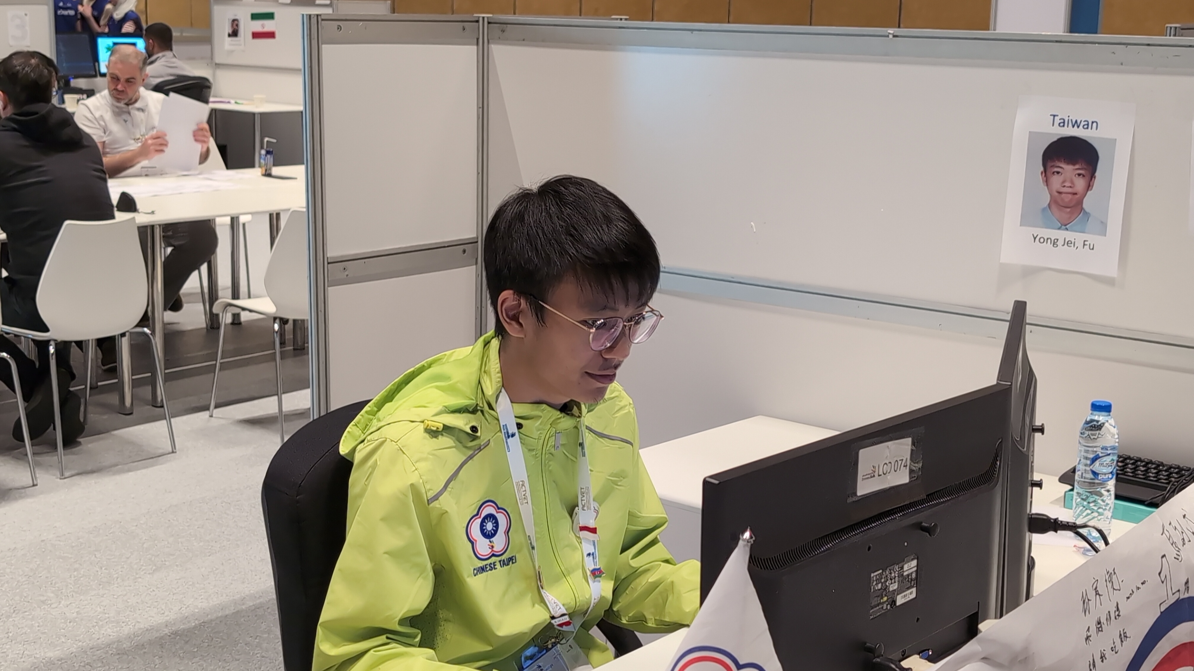 Yong-Jie Fu, a fourth-year student majoring in Computer Science and Information Engineering, focused on solving problems on the competition field and eventually clinched the silver medal in the Web Technology category.