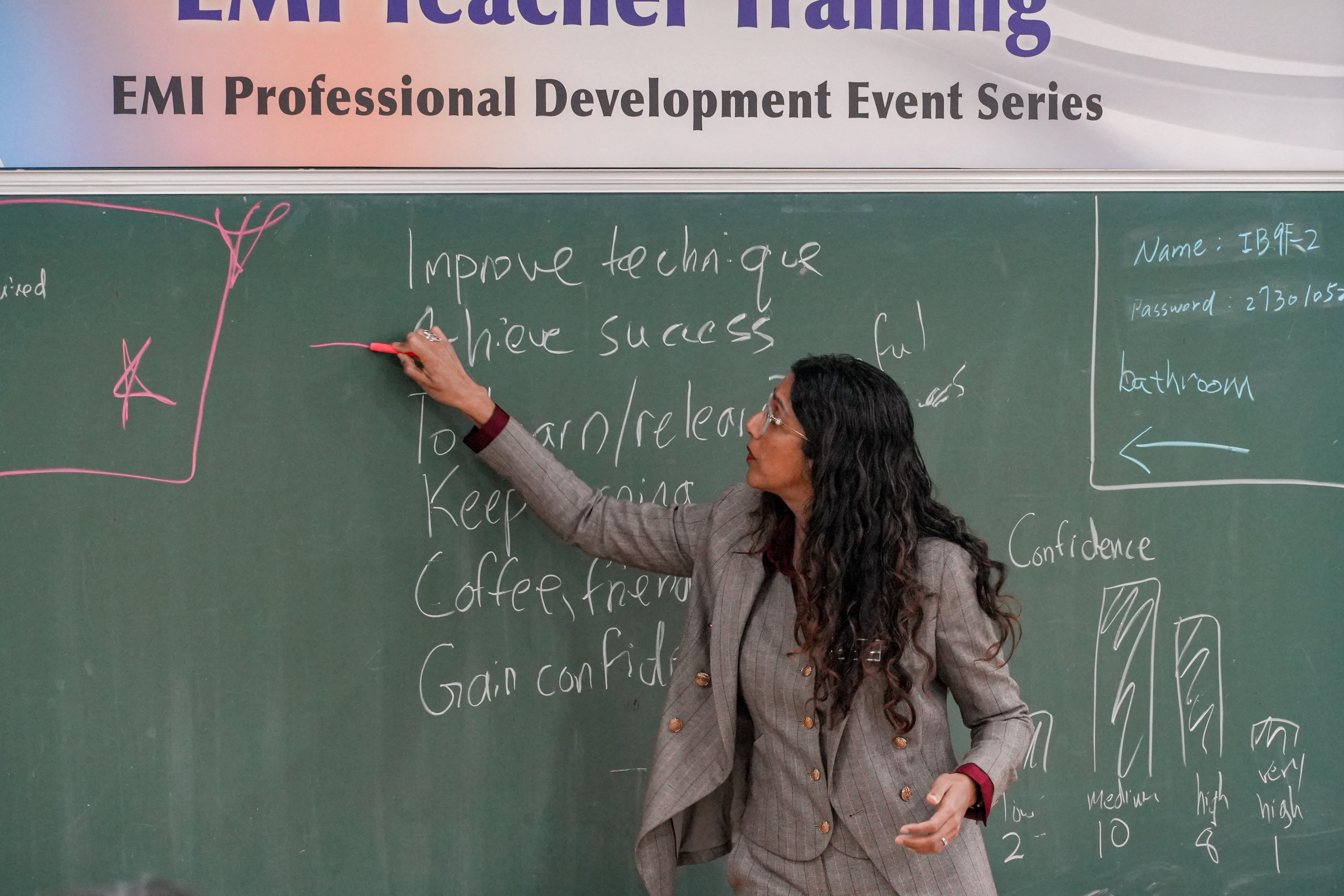 UC Irvine教授Devin Shanthikumar以「Back to Basics: The Growing Importance of Fundamentals in the AI Era」為題進行主題演講。