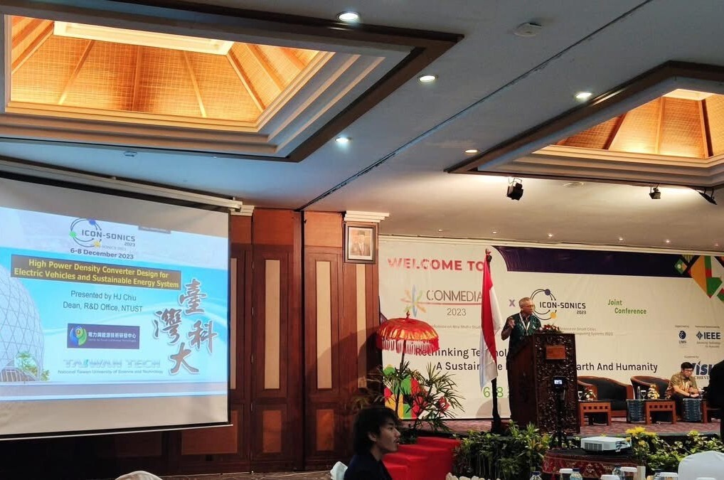 臺科大電子系特聘教授邱煌仁多次受邀於各國進行IEEE Distinguished Lecturer專題演講分享相關研究成果，足跡遍布美中日韓、新加坡、馬來西亞、越南、印尼、波蘭、印度、巴西等國，並在2025年獲IEEE Fellow殊榮。