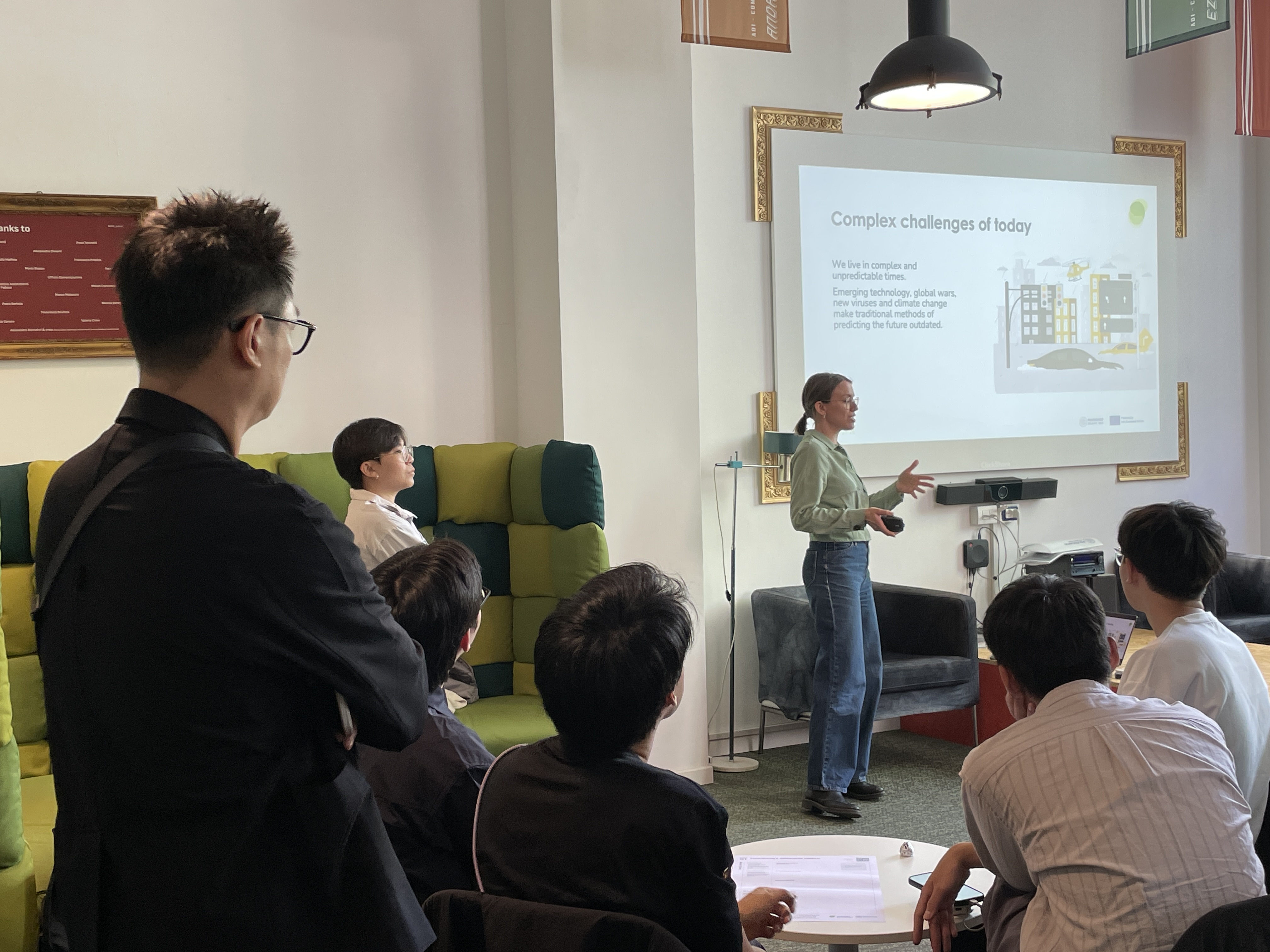 米蘭理工大學博士研究員Anna Filippi分享「Designing for Systemic Change」的重要概念與積極做法,提供進行中的歐盟前沿研究經驗。