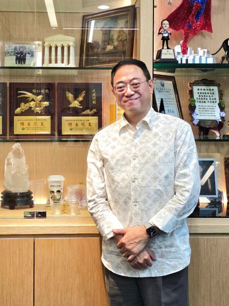 臺科大校友服務組專訪112年傑出校友-德微科技張恩傑董事長 (民80年工業管理系二技畢)