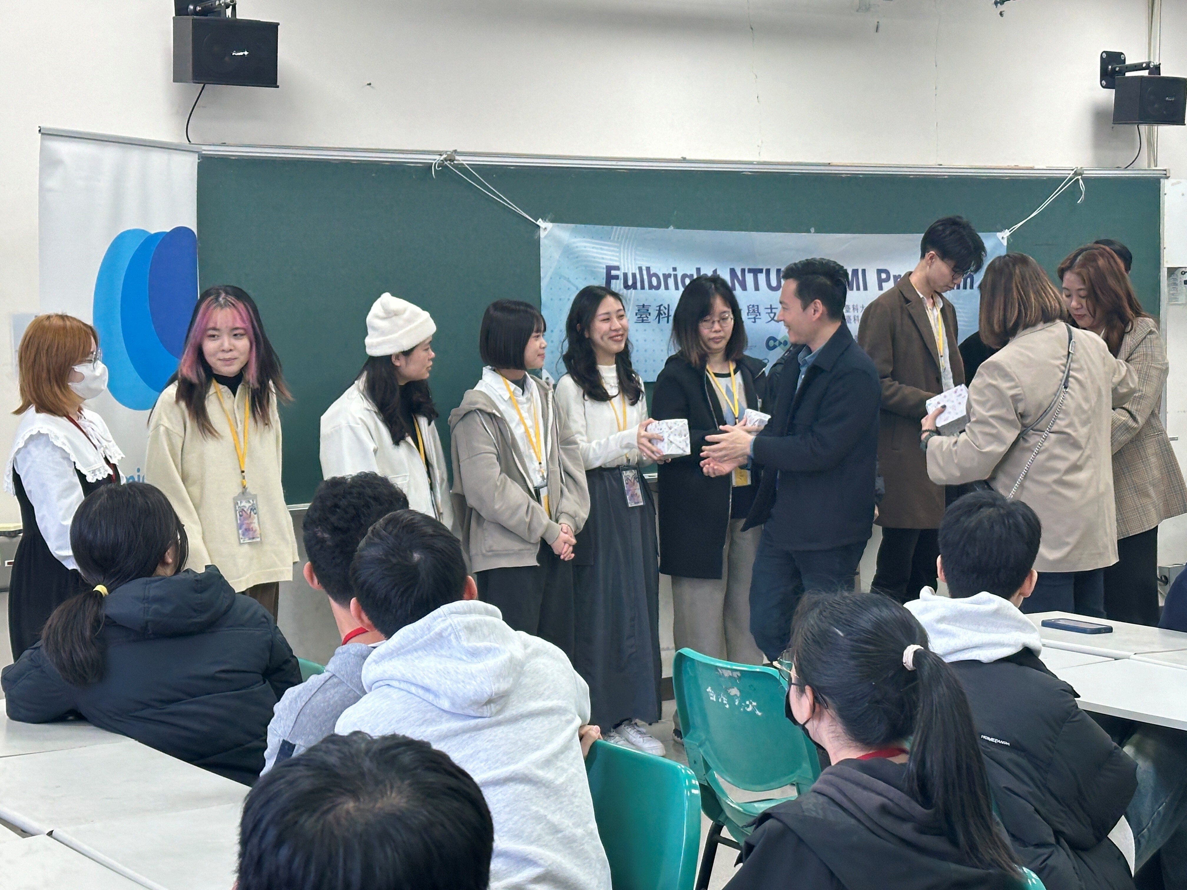 Dean of the College of Liberal Arts and Social Sciences and Director of the Language Center at Taiwan Tech, Shao-Ting Hung (fourth from the right), presenting awards to outstanding students.