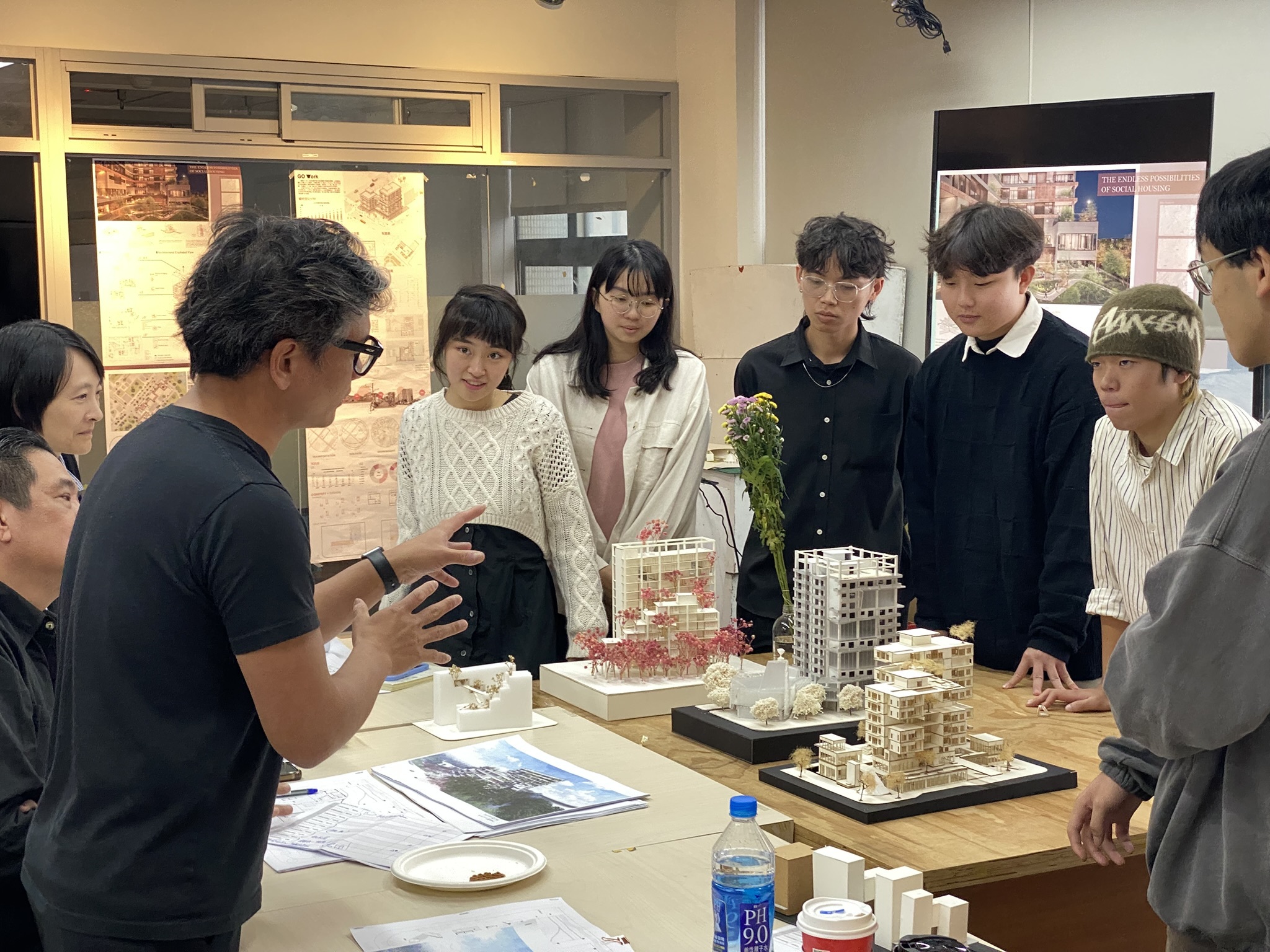 Jimenez (first on the left) guides Taiwan Tech’s Department of Architecture third-year students.