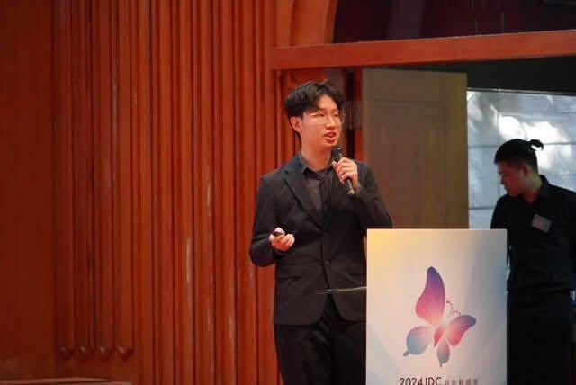 臺科大建築系碩二學生劉子謙榮獲西班牙國際設計競賽ISARCH AWARD Bronze，並受邀在2024設計戰國策頒獎典禮進行分享。