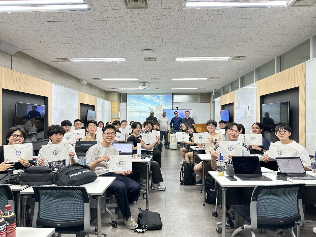 臺科大學生完成6G RAN實作工作坊課程,獲頒研習證明,展現海外實作學習成果。