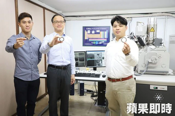 台科大金屬鍍層鑽石刀片 助提升半導體及光電產品良率 登科學報導期刊,蘋果報導共2張