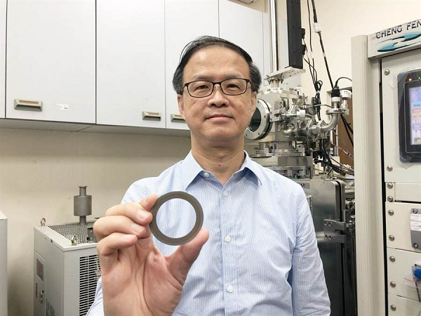 台科大金屬鍍層鑽石刀片 助提升半導體及光電產品良率 登科學報導期刊,旺報報導共2張