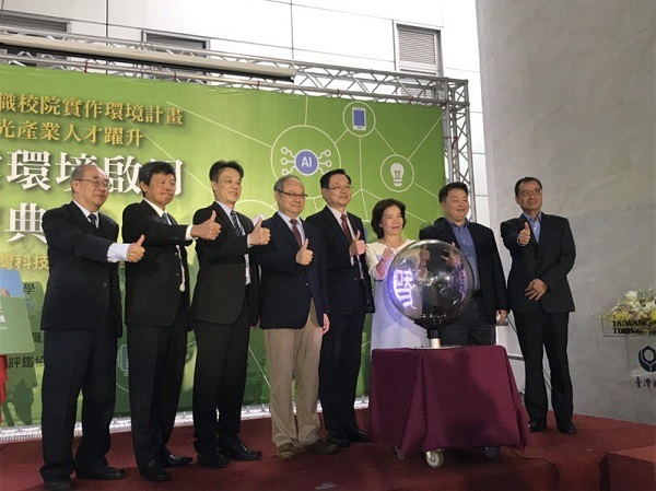 台科大打造太陽風電系統監控實驗室 模擬業界環境 產學攜手育才,聯合報報導共4張