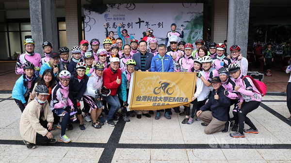 商管聯盟單車環島十週年 台科大啟航 為偏鄉學童音樂比賽旅費募款,中央社報導共1張
