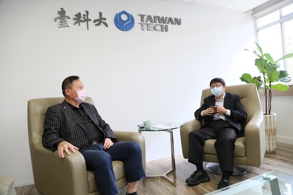 永續傳承！傑出校友莊子華展精誠之愛　贈母校仟萬元助弱勢生就學，報導共2張