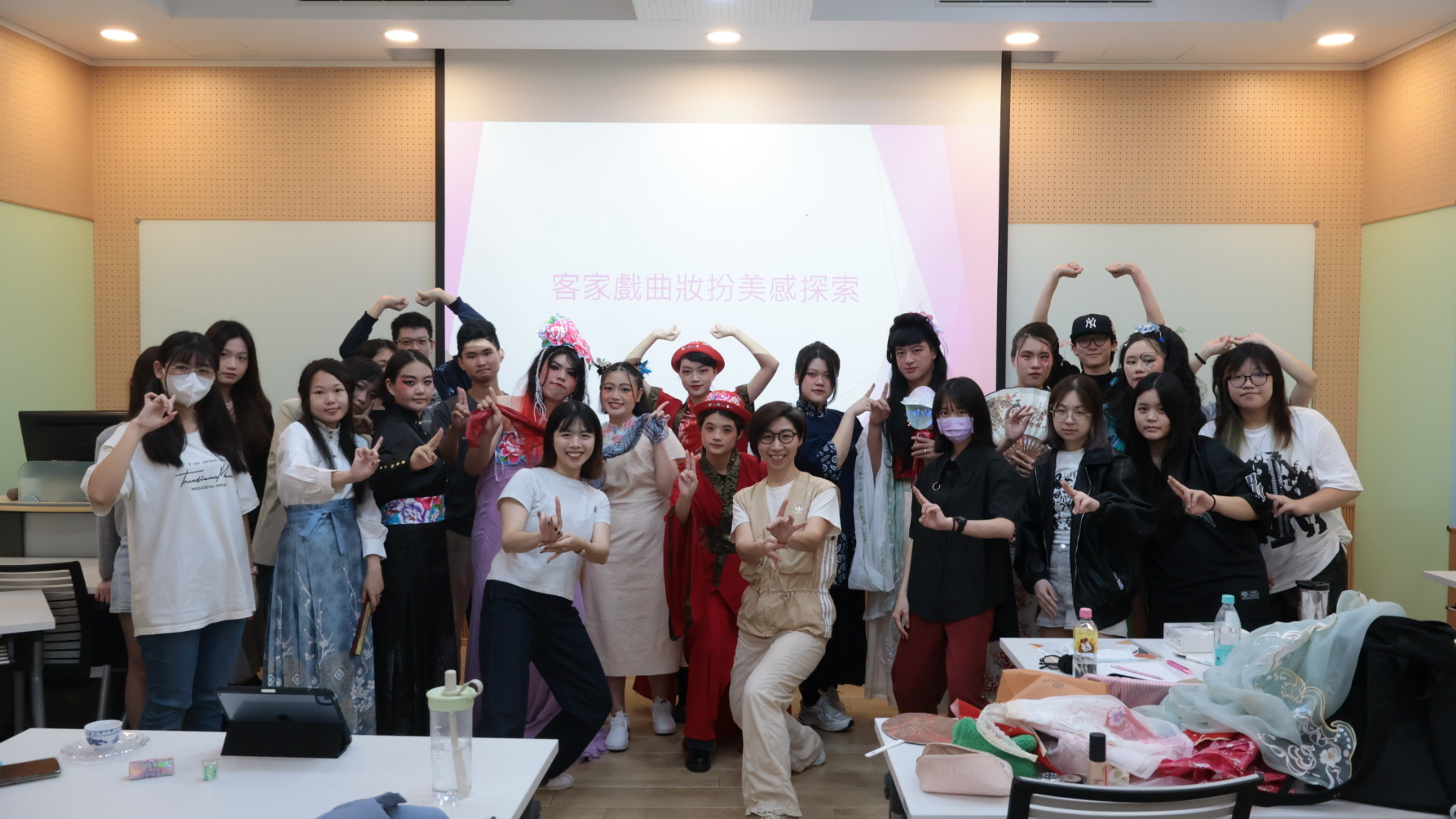 透由客家文化通識教育課程，在臺科大學生心中埋下文化之美，期望拋磚引玉讓更多人能夠看見客家、體驗客家、喜愛客家