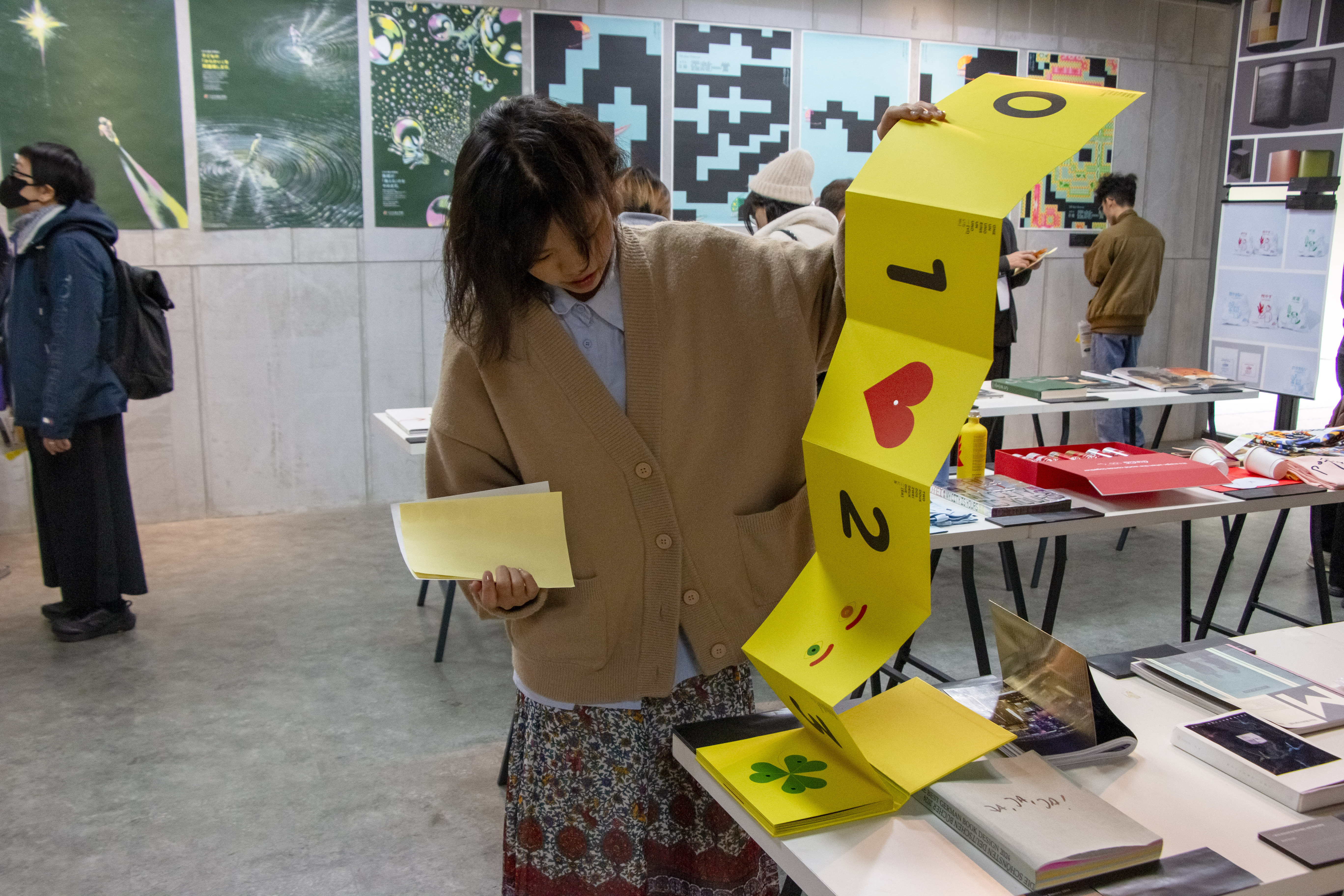 今年以「Judging & be a judge」為主題,透過觀眾與作品之間的互動機制,打破傳統由專家單向評判的框架,讓所有觀眾都能親身參與的評選的過程。