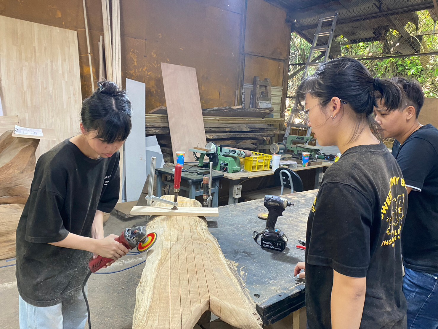 作品從發想設計到木工製作,都由陳虹菱與劉宥希一手包辦。