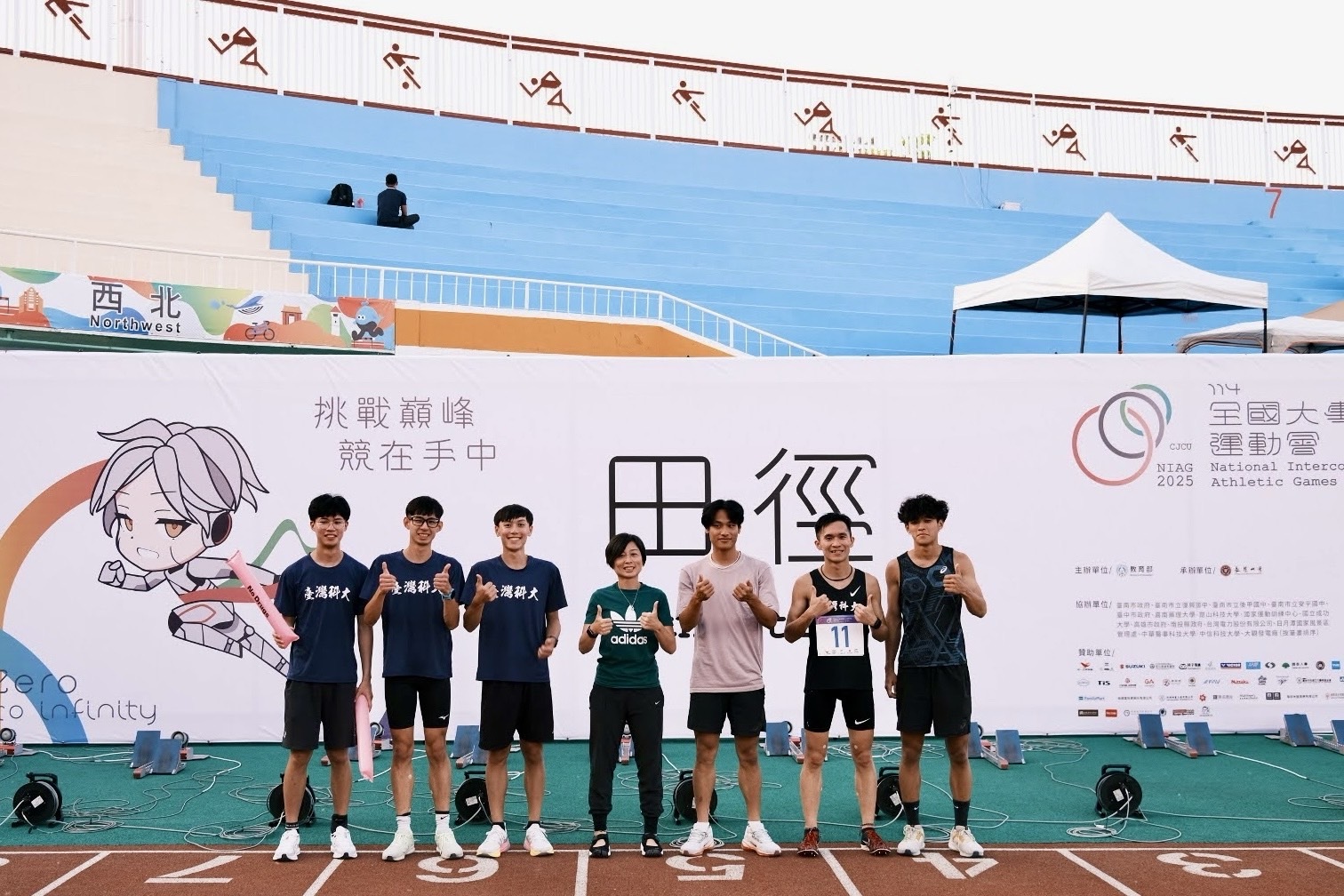 臺科大114年全大運田徑代表隊合影。