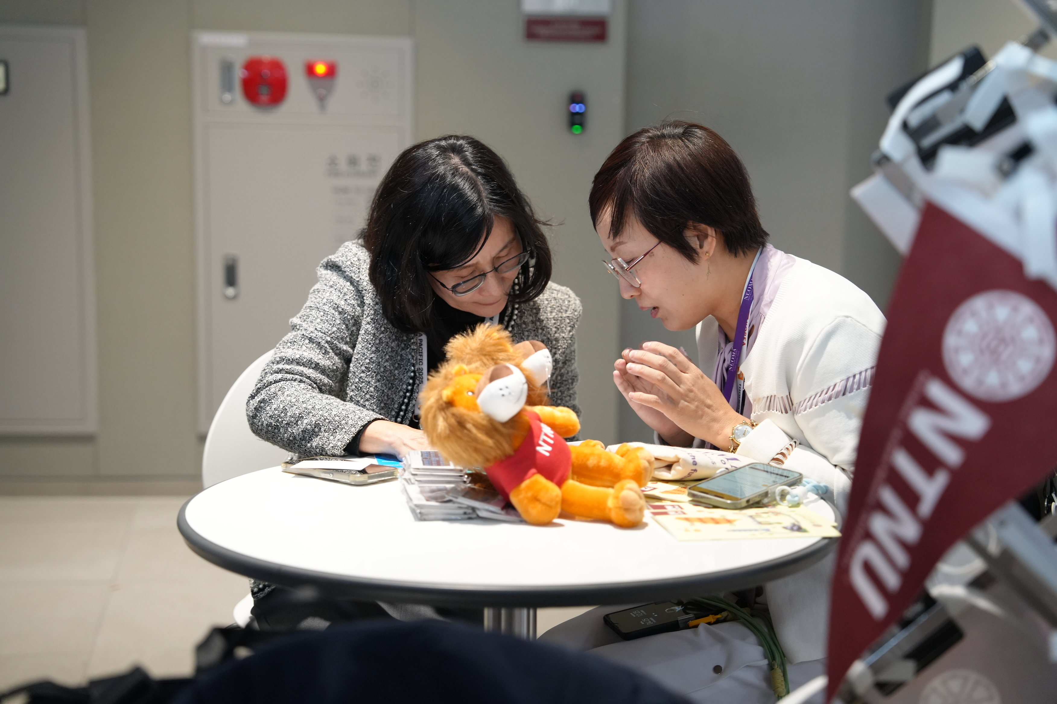 臺大、臺科大及臺師大三校雖然各自定位不同，臺大強調研究引領、臺科大擅長技術應用、臺師大專精教育人文，但透過密切合作，已形成資源互補的生態系。