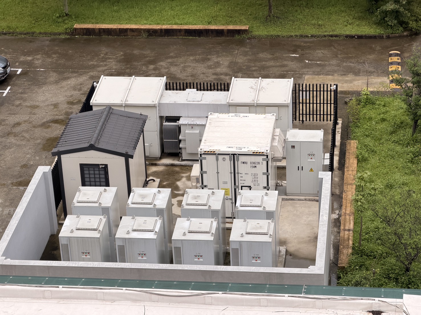 The energy storage system incorporates enhanced site drainage, drainage gradient and fire wall designs to ensure safe and reliable operation.