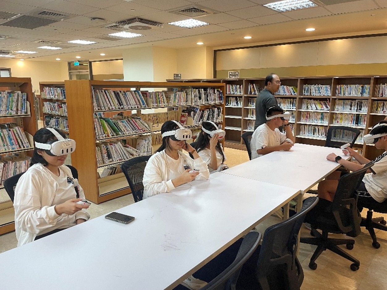 台灣美光於營隊中導入VR與AI技術,讓高中職學員沉浸式體驗未來半導體應。