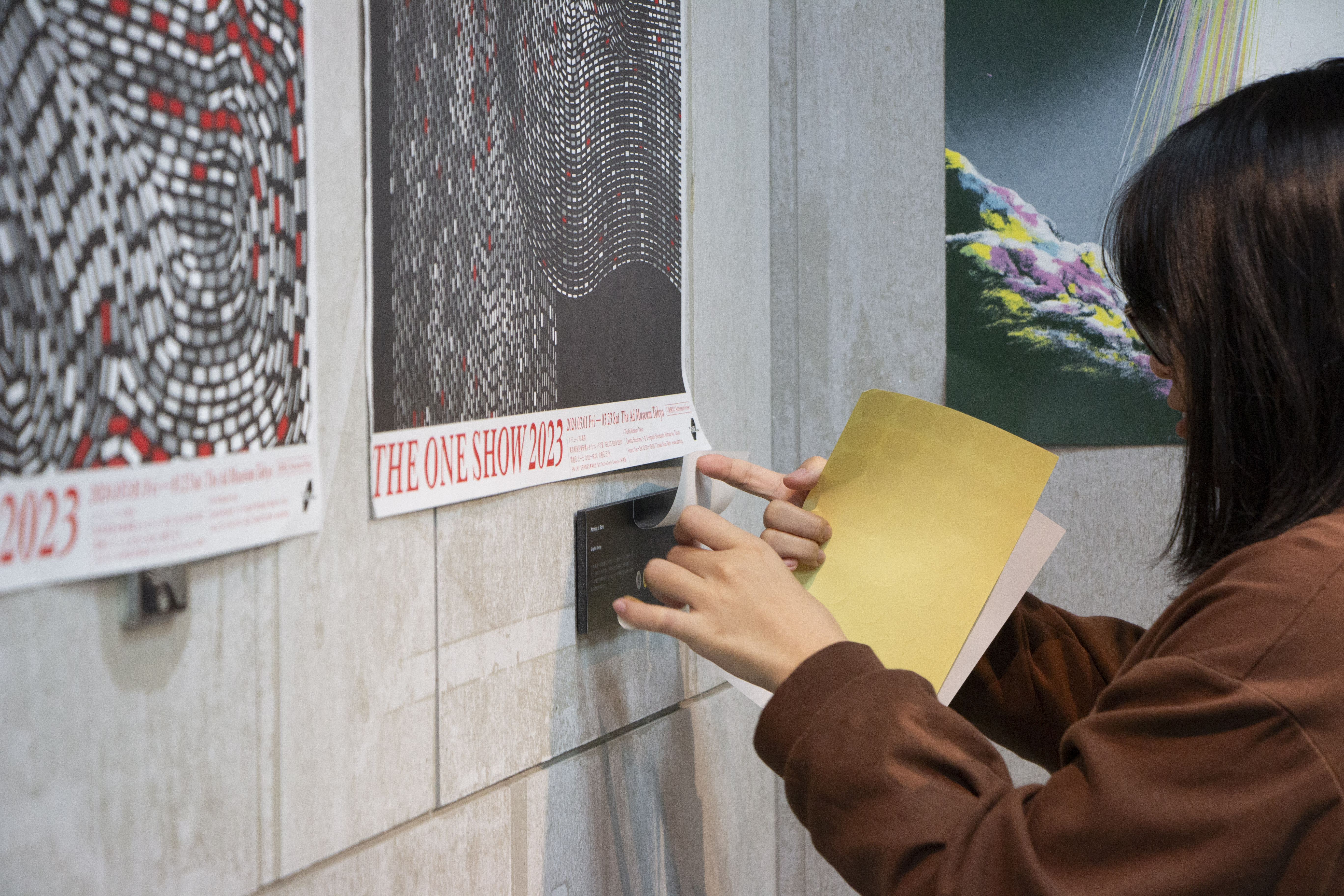 每位來賓都能獲得一張特別設計的評審邀請卡及評分貼紙,觀眾可依自身文化背景、價值觀與世界觀對作品進行評選。