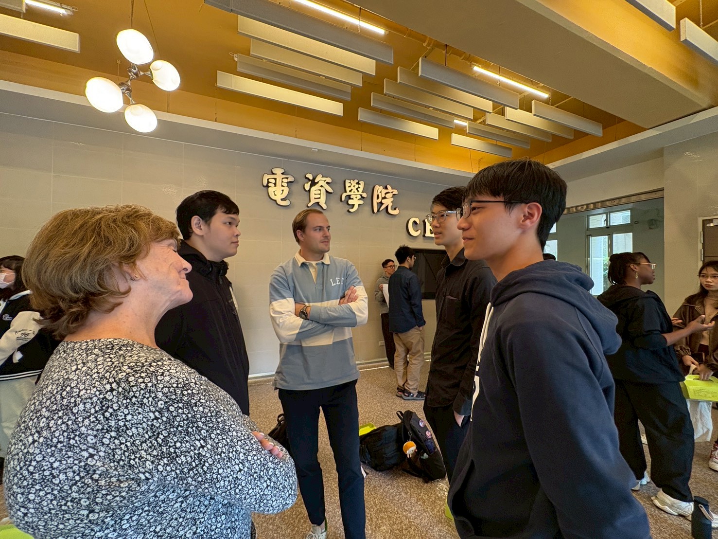 本地生、國際生與講師交流熱絡