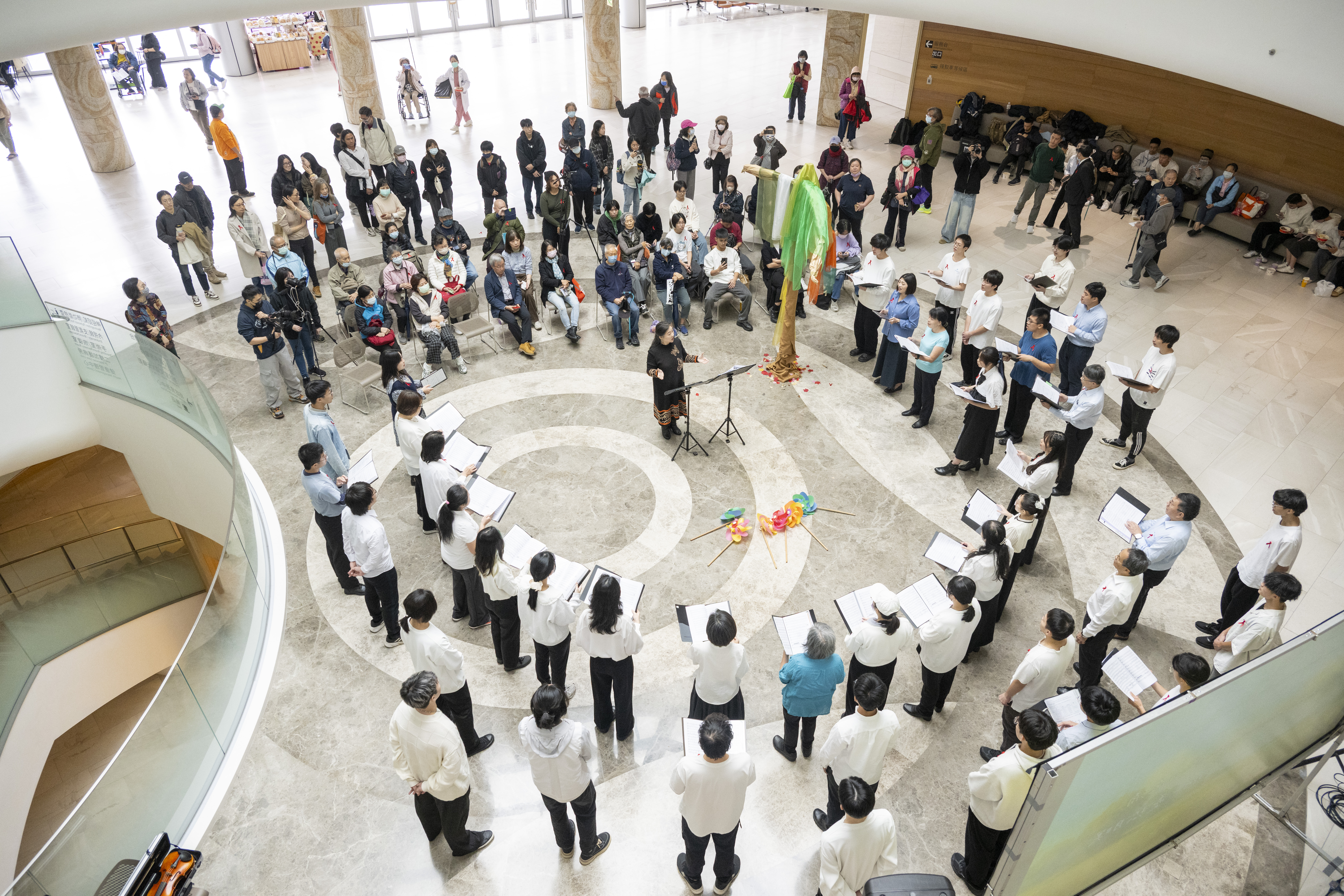 《樹，仍在》源自活力合唱通識課程的「生命敘事」主題。