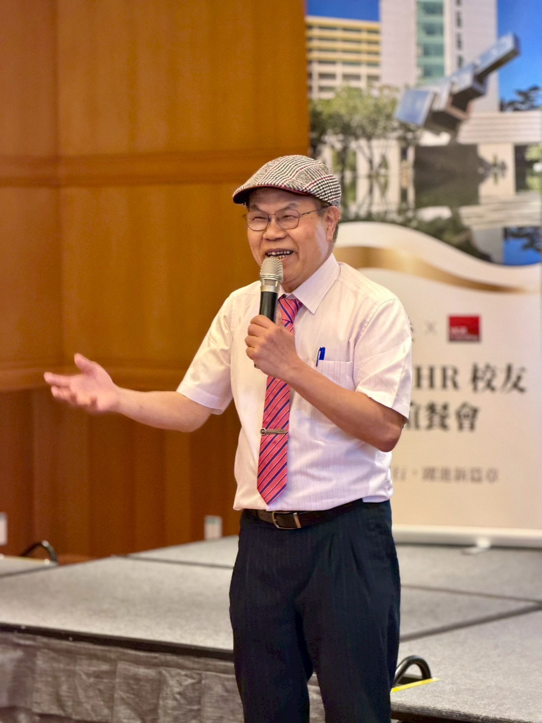 鄭仁偉教授勉勵大家與時俱進
