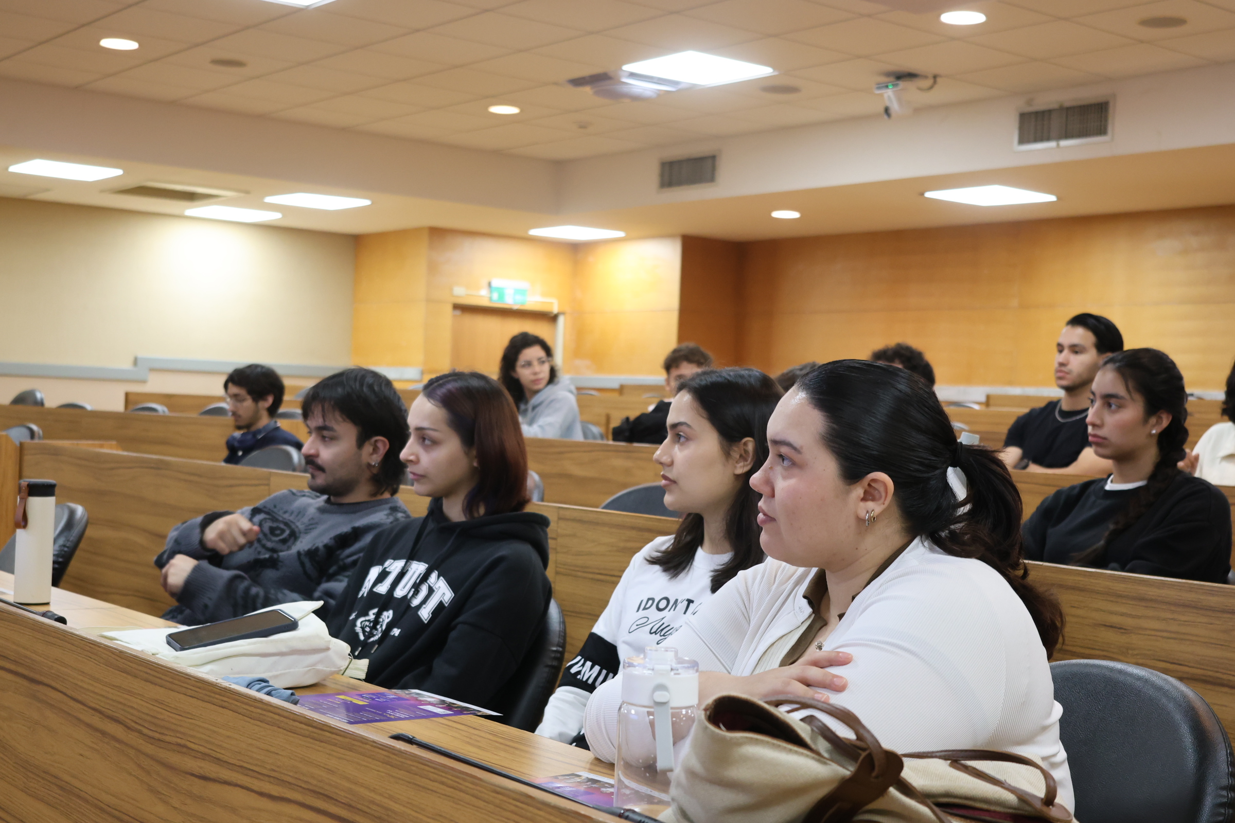 本次座談會共有21位臺巴科大學生參與。