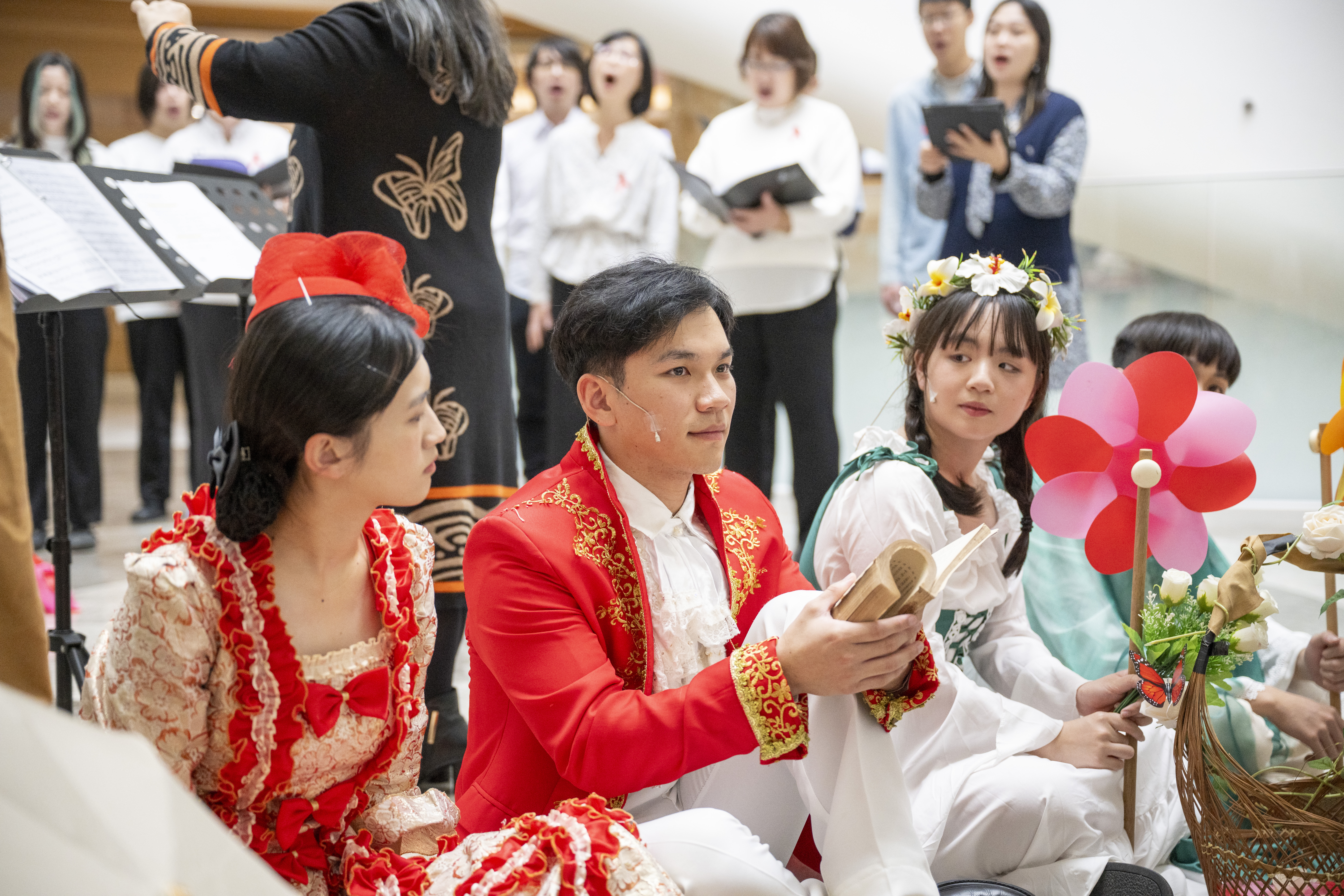 創作結合合唱與劇場，合唱不只是音樂的呈現者，也成為情緒與時間的延伸。