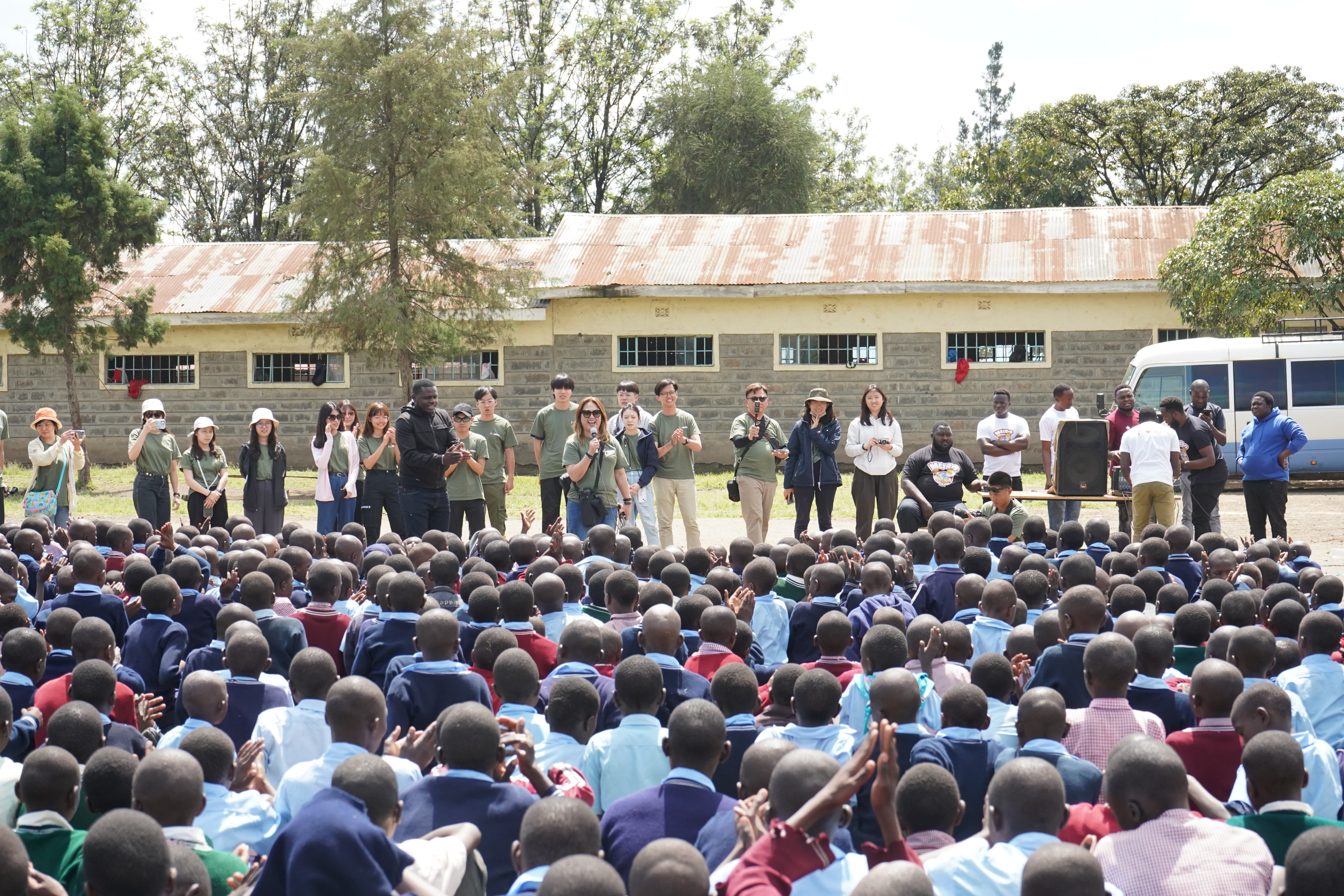 臺科大志工團隊前往肯亞Nyeri小鎮的國中進行數位教學支援。