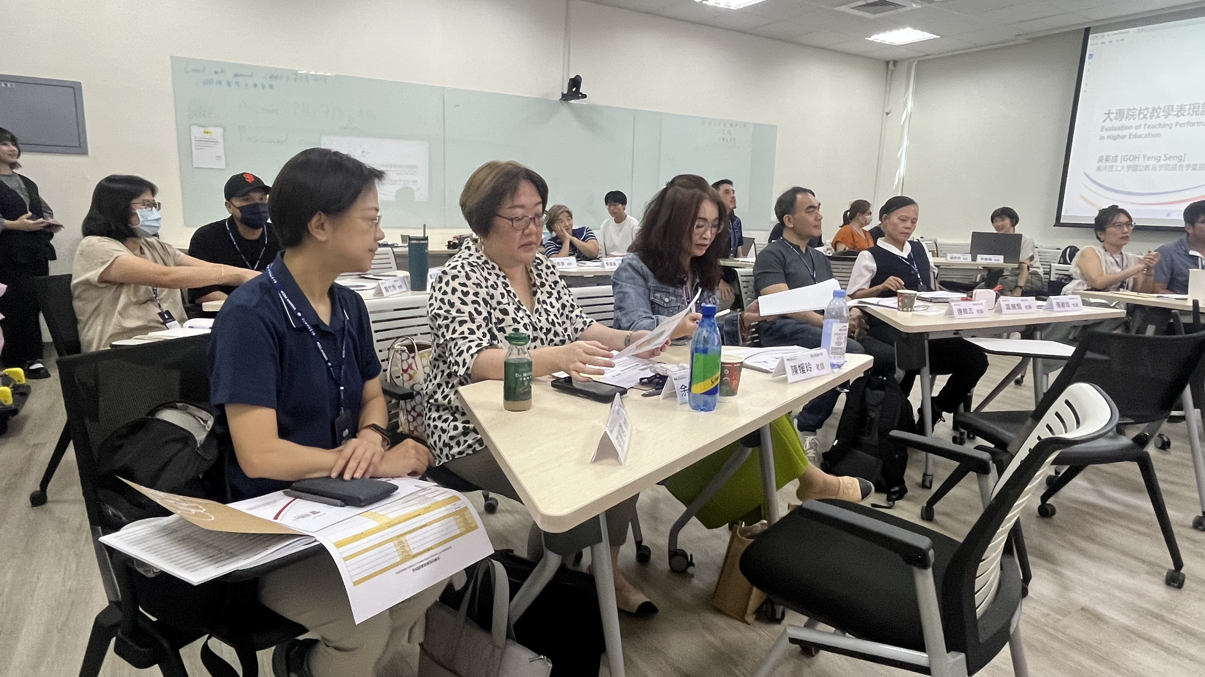 參訓教師除深入研析教學案例外,也結合中心設計的標準化觀課表單,進行實地觀課與回饋練習,提升回饋內容的精準度與實用性。