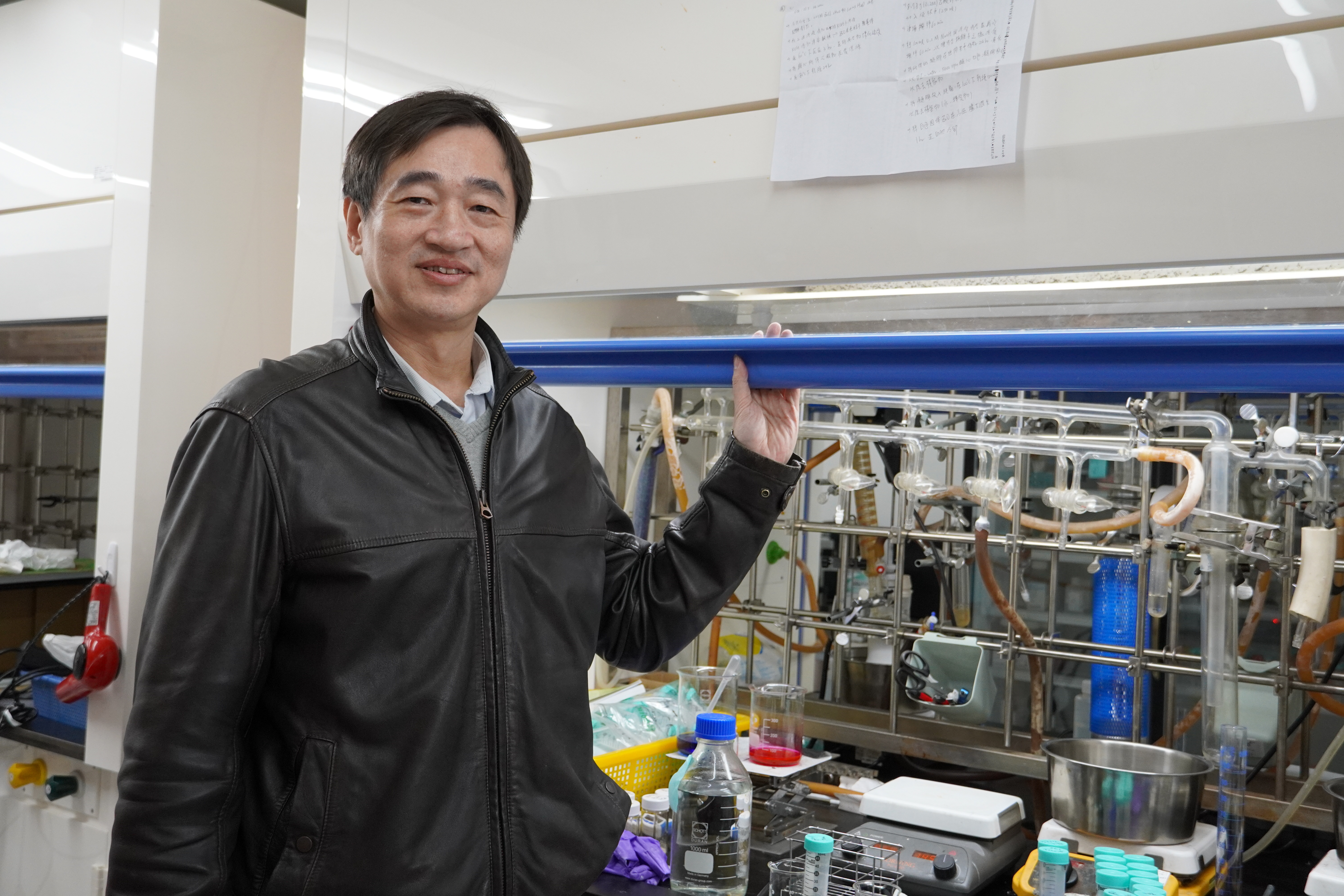 Professor Jem-Kun Chen is passionate about research and hopes that the “fully automated laser diffraction label-free flow cytometry system” can bring benefits to society.