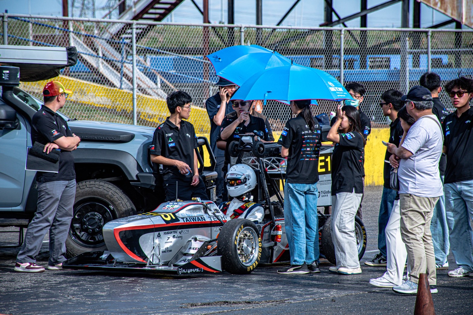 車隊上場前的討論