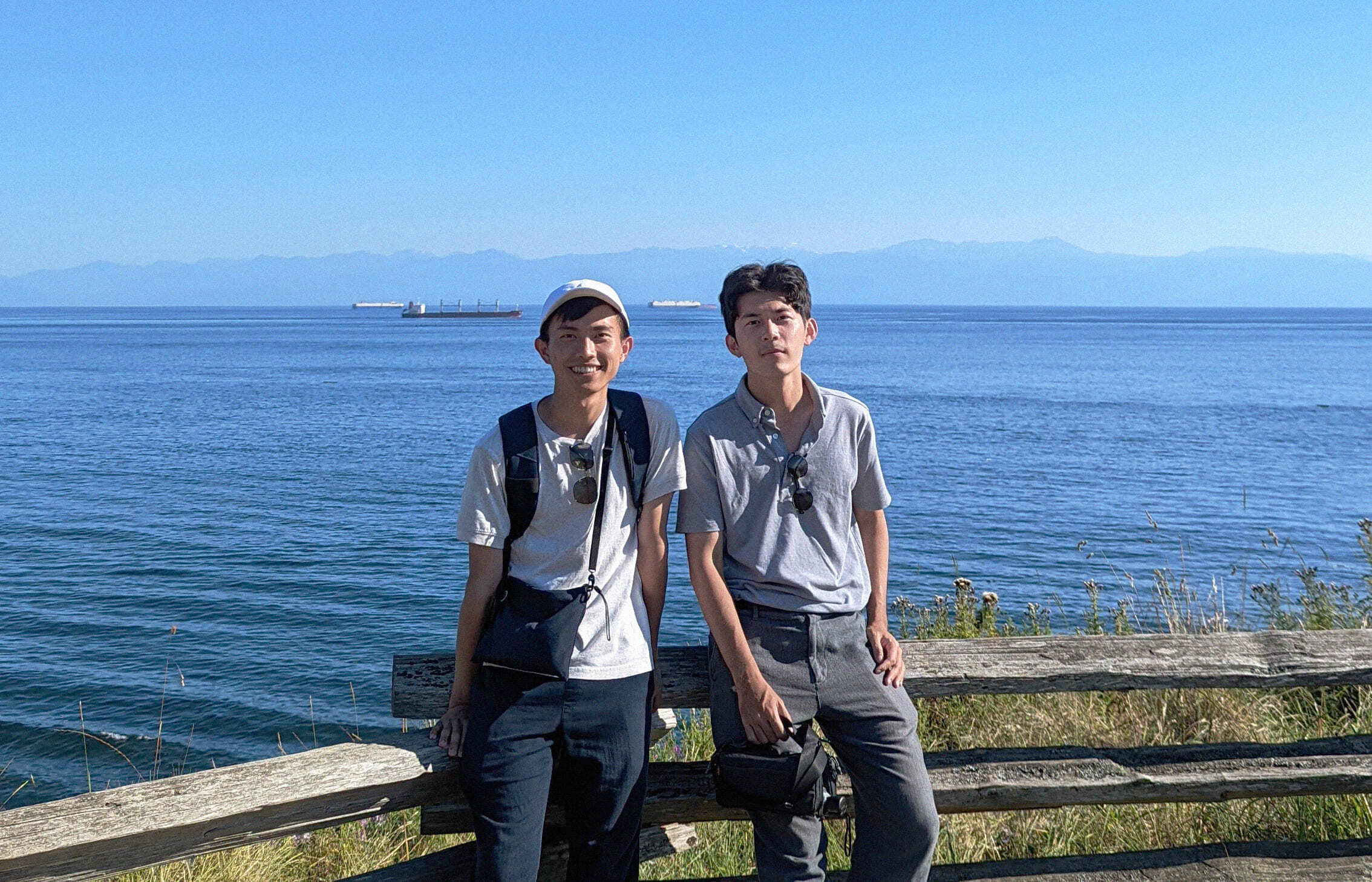 臺科大設計系碩二同學徐世謙(左)與謝宗宜(右)合影於溫哥華。