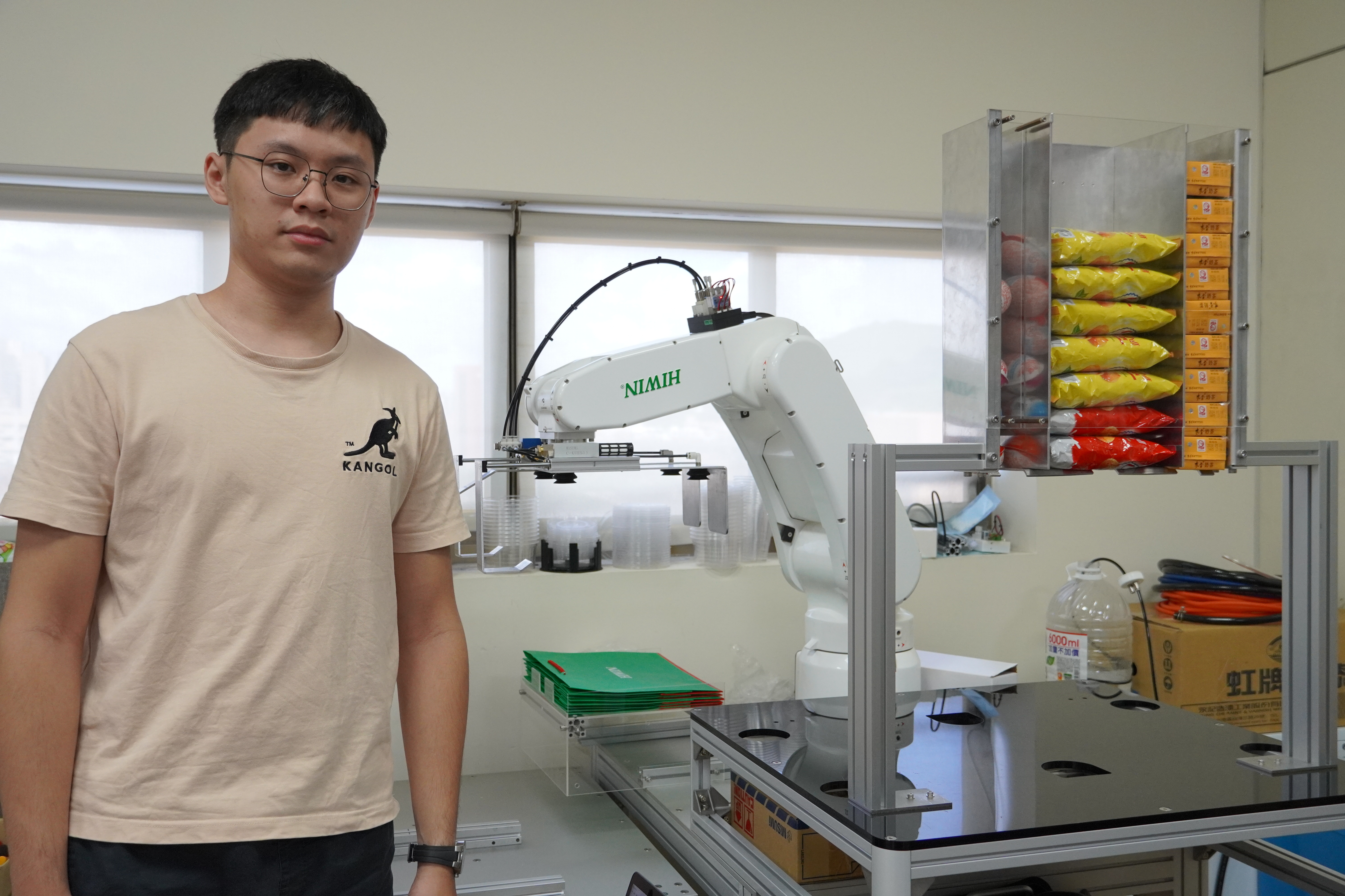 臺科大電機工程系碩一黃柏笙同學連續3年在智慧撞球獎項奪冠。