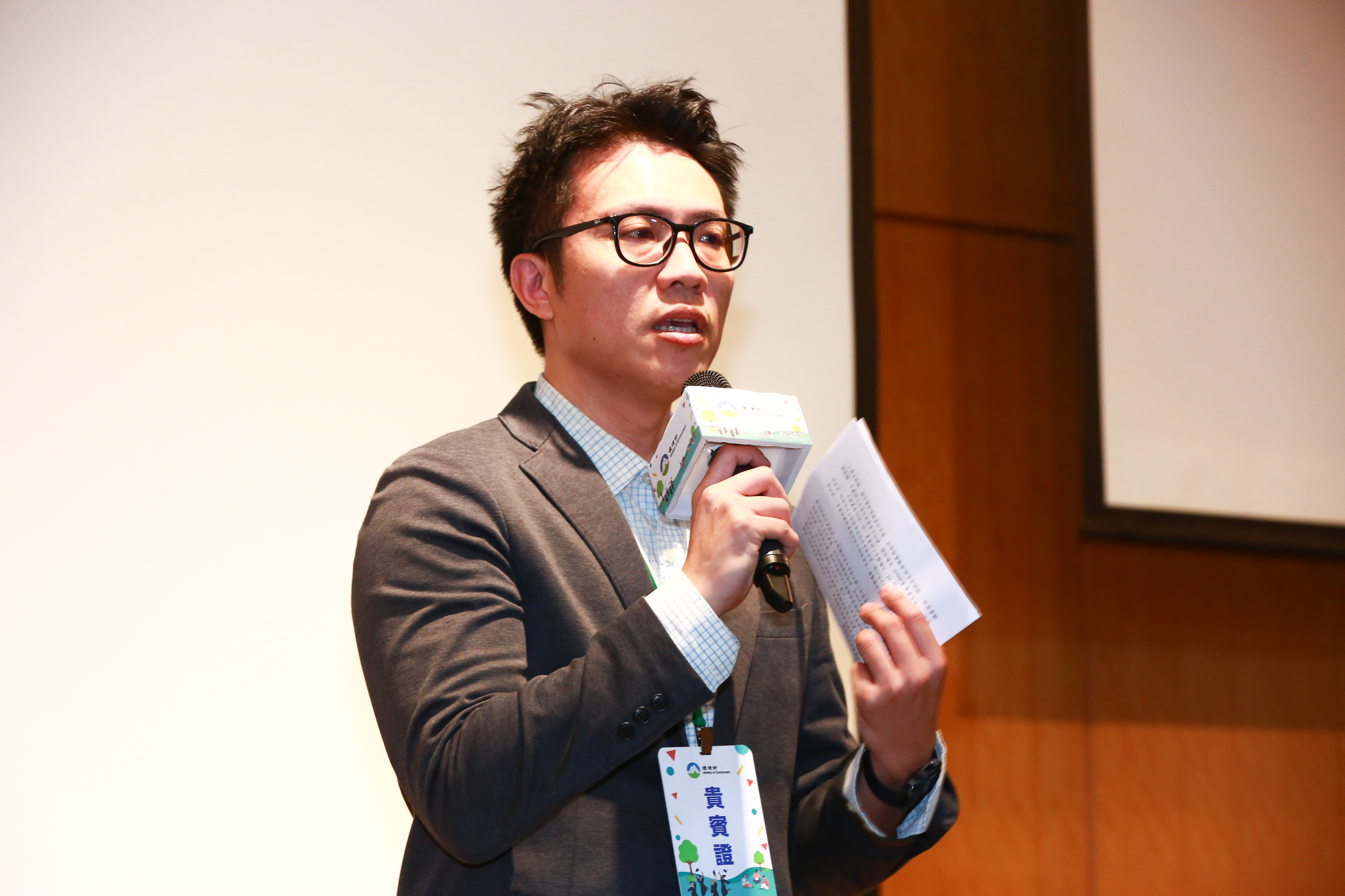 臺科大永續發展與校務研究中心永續發展與社會實踐推動組組長胡哲嘉致詞。