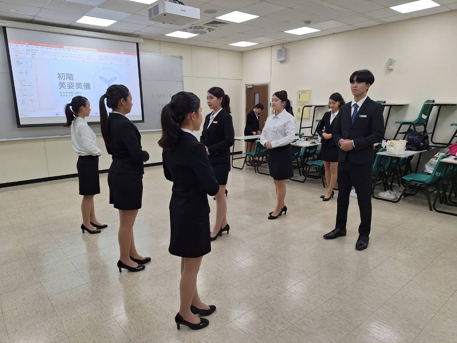 國際親善大使團的培訓課程多安排於平日晚間，讓團員得以兼顧課業與社團。