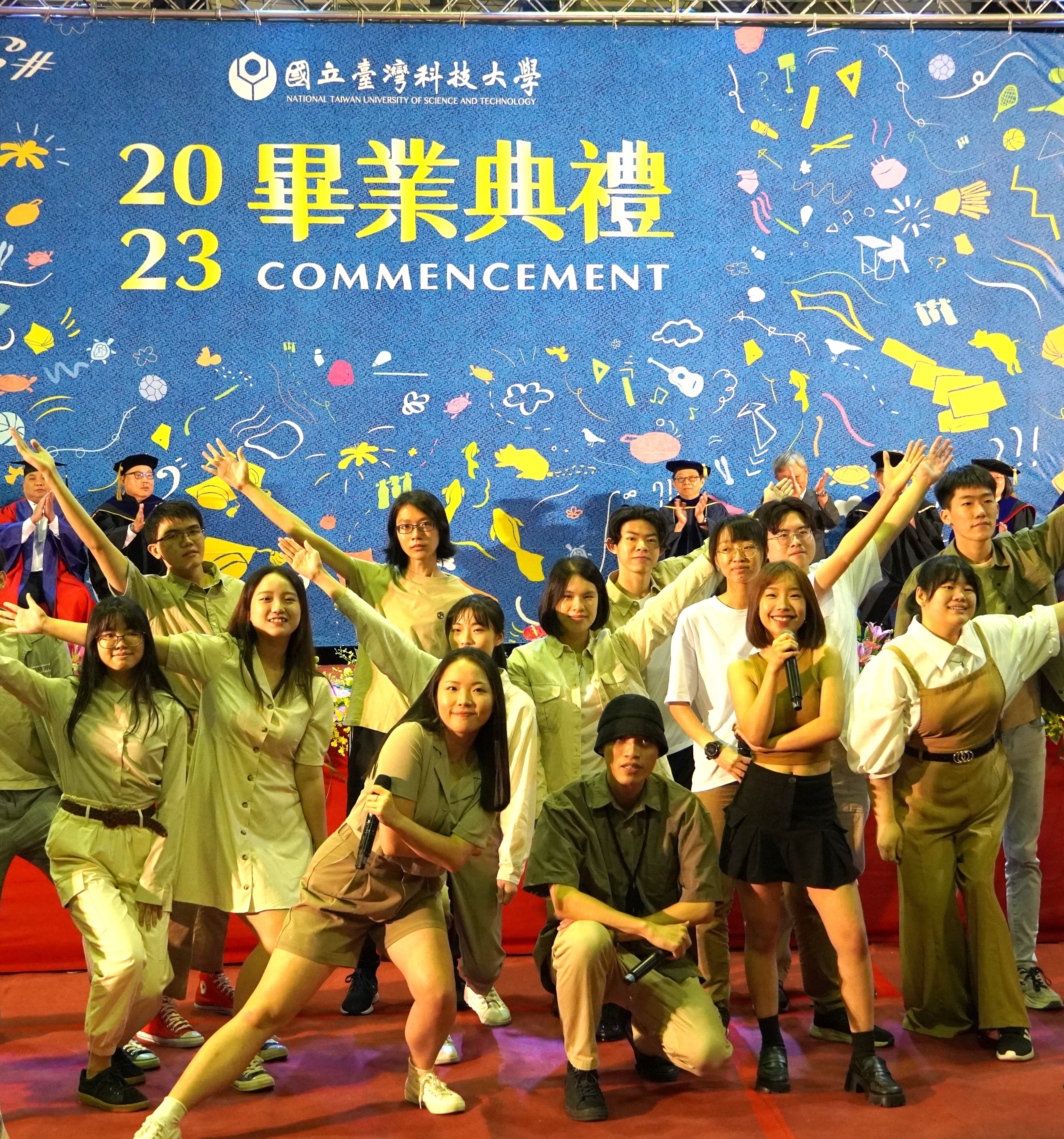 臺科大新世紀合唱團同學將校歌新唱