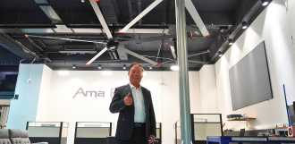 臺科大校友李茂碷以自身專業回饋母校 捐贈直升機大風扇助節能減碳